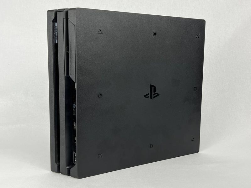 Консоль Sony PlayStation 4 Pro CUH-72xx 1TB Black Б/У + Геймпад Бездротовий DualShock 4 Version 2 393 фото